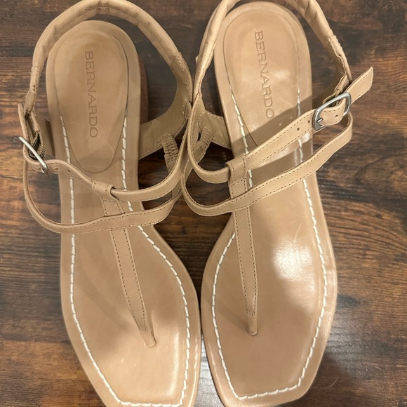 Bernardo Beige Strappy Sandals. Worn once. - Picture 3 of 8